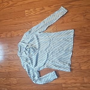 Womens LIZ CLAIBORNE Top Button Down Size 8. Long Sleeve. Gray, Brown and Cream.